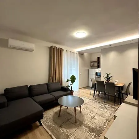 Pazari Double Tirana